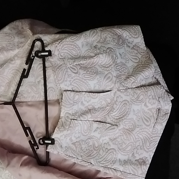 A shorts and jacket set - Picture 5 of 6